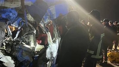 مصرع 13 شخصًا وإصابة اثنين في حادث تصادم مروع بأسيوط