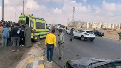 حادث تصادم مروع أمام مدخل العاشر من رمضان..وفاة شخصين وإصابة 13 آخرين
