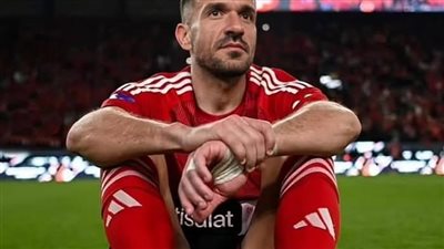 الأهلي يفجر مفاجأة بشأن علي معلول الموسم المقبل