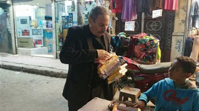 الوحدات المحلية تداهم محال وأماكن بيع الألعاب النارية بمدن وقري قنا