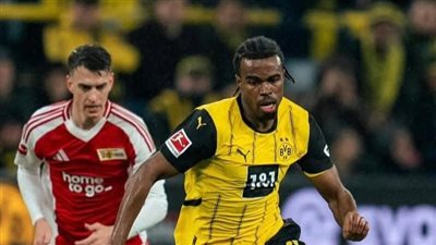 بروسيا دورتموند يتلقى ضربة موجعة أمام أوجسبورغ في الدوري الألماني 