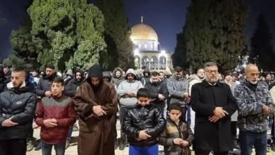 60 ألف مصلٍ يؤدون العشاء والتراويح في المسجد الأقصى وسط تشديدات الاحتلال