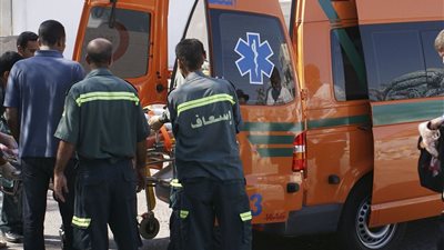 إصابة 3 أشخاص في تصادم سيارة وتروسيكل بأسيوط