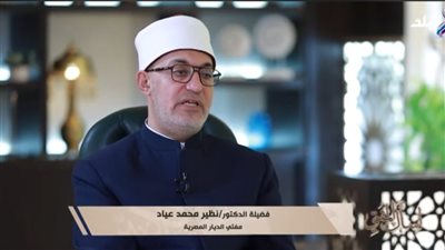 المفتي: القرآن نزل في ليلة القدر من اللوح المحفوظ إلى السماء الدنيا