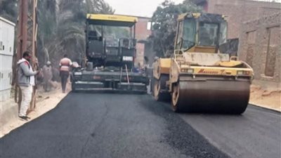 محافظ أسوان يتابع إنهاء أعمال الرصف ببعض شوارع مركز إدفو.. و استكمال خطة الرصف بنسبة 80 %
