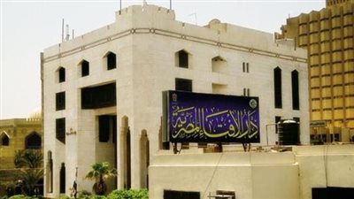 ما حكم وضع مرطب الشفاه أثناء الصيام؟.. الإفتاء تحسم الجدل