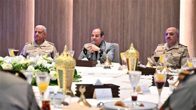 الرئيس السيسي يزور الأكاديمية العسكرية المصرية ويؤكد على دور مصر الريادي في تحقيق الأمن والاستقرار