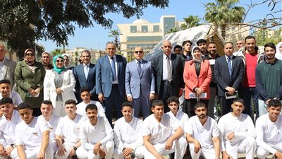 محافظ كفرالشيخ يتفقد القافلة الصحية لكلية التمريض بالجامعة
