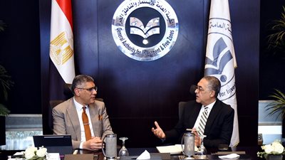 محافظ الجيزة: الواحات البحرية تضم 400 عين ماء يمكن استغلالها في جذب السياحة العلاجية