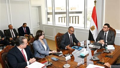 وزير الإسكان يبحث التعاون مع شركة ألمانية في مجال مياه الشرب والصرف الصحي