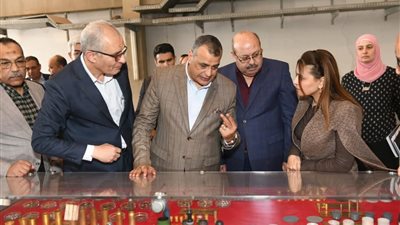 وزير الإنتاج الحربي يتفقد مصنع 300 الحربي ويتابع خطط التطوير وزيادة الإنتاج