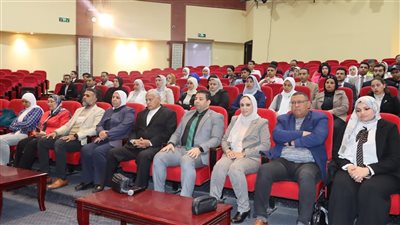 معركة الوعي ودور الشباب في الجمهورية الجديدة خلال ثالث أيام خيمة القيادات الشبابية 