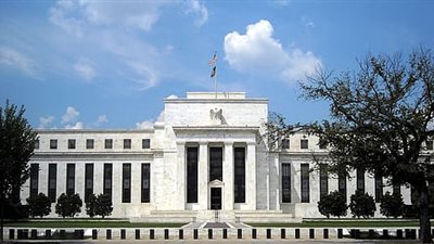 الفيدرالي الأمريكي يثبت الفائدة ويضع 2025 على خارطة التخفيضات المنتظرة