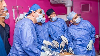 إنجاز طبي فريد بأسيوط.. استئصال ورم سرطاني نادر بالمنظار خلال 6 ساعات