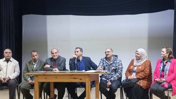 خلف الحدث