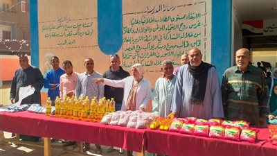 بالصور | مدرسة إعدادية بنجع حمادي تنفذ مبادرة « أهلنا أولي » لتوزيع شنط رمضان للأسر المستحقة