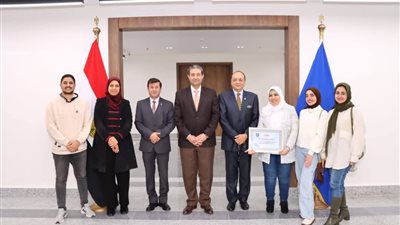 محافظ دمياط يكرم نجوم مهرجان 