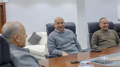 هاني أبو ريدة يعقد جلسة مع حسام حسن لبحث مصير لاعبي الأهلي
