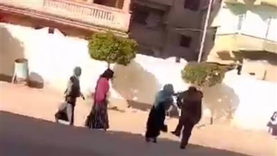 في واقعة الاعتداء على طالبتين: إحالة مدير مدرسة ومشرف الأمن والمشرف العام للمحاكمة التأديبية 
