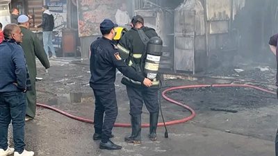 حريق يلتهم مبنى أسفل مقهى بشارع الجيش في كفر الدوار