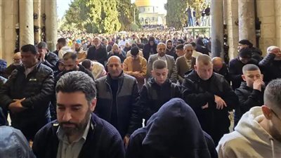 120 ألف مصل يؤدون صلاة عيد الفطر في الأقصى رغم قيود الاحتلال