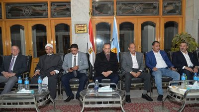 محافظ أسيوط يستقبل المهنئين بعيد الفطر لليوم الثاني على التوالي