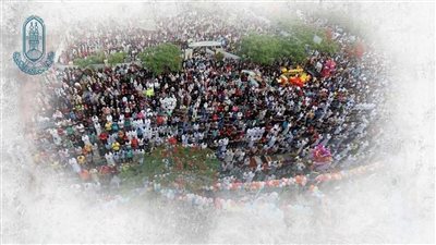 حكم صلاة الرجال إلى جوار النساء في صلاة العيد
