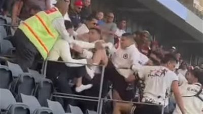 مشاجرة في مدرجات الزمالك خلال مواجهة ستيلينبوش بكأس الكونفدرالية