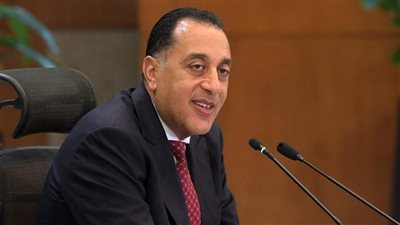 رئيس الوزراء يستعرض مشروعًا لاستغلال مواقع خام الرمال الكاولينية