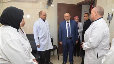 محافظ أسيوط يتفقد عيادة التأمين الصحي لمتابعة جودة الخدمات الصحية