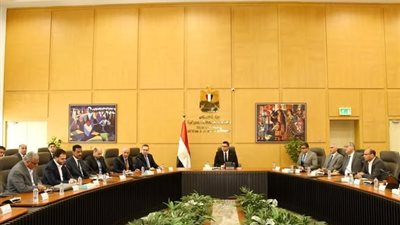 وزير الإسكان يجتمع بعدد من المطورين العقاريين لمتابعة معدلات التنمية