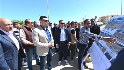وزير الإسكان يتفقد أعمال رفع كفاءة طريق الازدواج