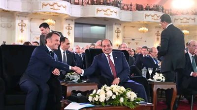 عاجل: الرئيس السيسي وماكرون يصلان إلى العريش في زيارة تضامنية مع فلسطين
