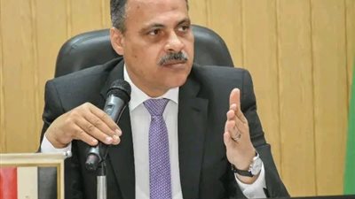 محافظ الشرقية يعلن توفير 984 فرصة عمل في 21 مصنعًا وشركة بالقطاع الخاص لدعم الشباب