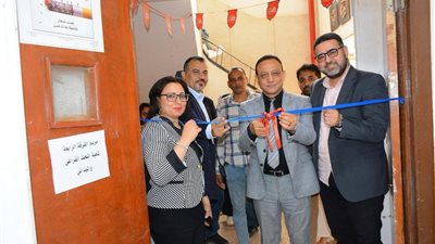 رولمان بلي.. معرض فني بجامعة أسيوط يعيد تدوير الخردة إلى منحوتات تشكيلية