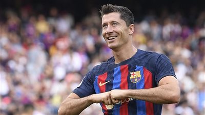 برشلونة يعلن إصابة مهاجمه روبرت ليفاندوفسكي