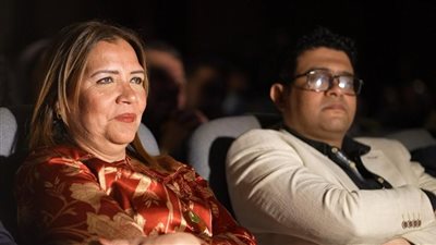 بالصور | «غادة جبارة» تشرف على التجهيزات الفنية لعروض مهرجان الفضاءات المسرحية