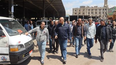 محافظ القليوبية يتابع محطات الوقود ويواجه تلاعب الأجرة بعد زيادة الأسعار