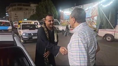 سيرا علي الاقدام.. محافظ قنا في جولة ميدانية مفاجئة بشوارع المدينة
