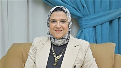 عضوات هيئة التدريس والمعاونة بكلية الإعلام بنات يهنئن ولاء العقاد بتكليفها عميدة