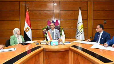 الدكتور المنشاوي يترأس أول اجتماع لمجلس مركز شبكة المعلومات بجامعة أسيوط