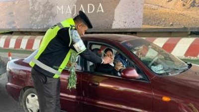 تحرير 942 مخالفة تركيب الملصق الإلكتروني ورفع 35 سيارة خلال 24 ساعة