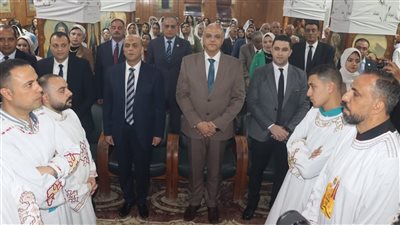 محافظ ومدير أمن القليوبية يشاركان الأقباط قداس عيد القيامة بمدينة بنها