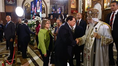 محمد أبو العينين يشارك في قداس عيد القيامة المجيد بالكاتدرائية المرقسية 