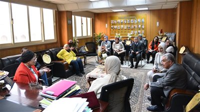 الصحة تبحث التوسع في مبادرة الألف يوم الذهبية وتدريب الأطباء على الولادات الطبيعية
