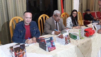 حفل توقيع 11 كتابا إصدارات مسرح الشباب بقنا