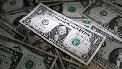 الدولار يواصل الهبوط ويصل لأدنى مستوى منذ 3 سنوات