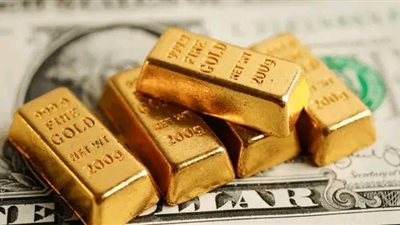انهيار الدولار يدفع أسعار الذهب إلى أعلى مستوى تاريخي منذ 3 سنوات
