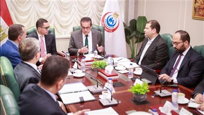 الصحة والاستثمار يبحثان تعزيز البيئة الاستثمارية في القطاع الطبي وتخفيف الأعباء المالية