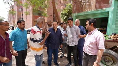 محافظ أسيوط: يتابع خدمات حي شرق ميدانيًا.. تطوير للصرف الصحي ورفع للمخلفات في عزبة السجن